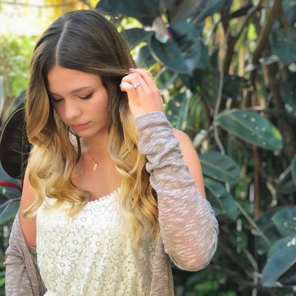 Gold pineapple necklace - Picture 5 of 5